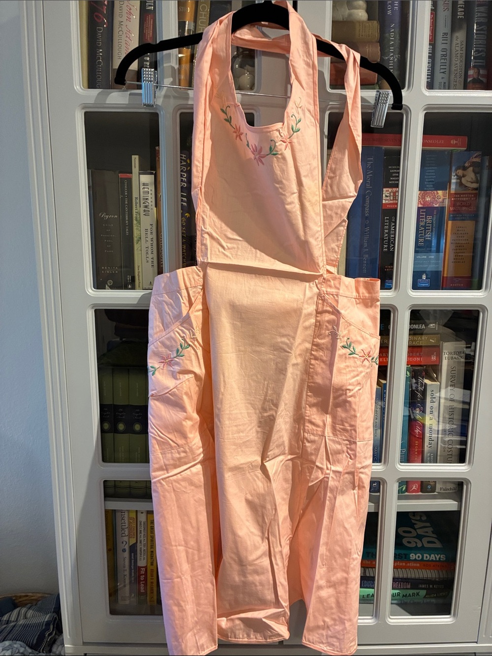 VINTAGE - Peach Embroidered Cross-Back Apron